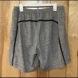 Lululemon lines mens shorts size large
